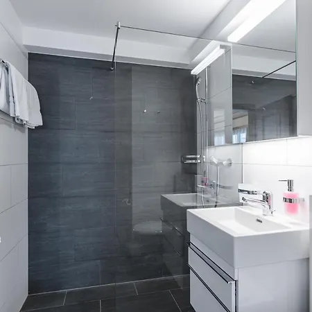 Sunna Hoeckli - Pistennah Und Ruhig Mit Panoramablick